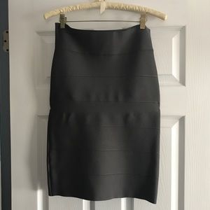 BCBG mid-bando skirt (Size L)